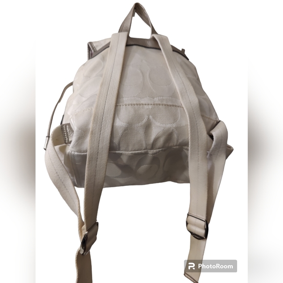 Coach Kyra Daisy Signature Medium Backpack Off white &  khaki B1276-F19715 - Picture 2 of 8